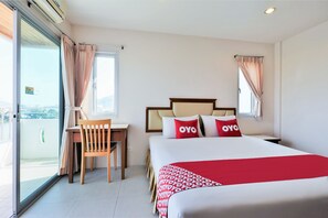 Superior Double Room | Soundproofing, free WiFi, bed sheets - OYO 605 Lake View Phuket Place (Ratsada)