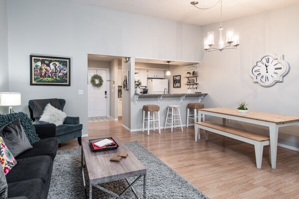 スマートテレビ、テレビゲーム、DVD プレーヤー、書庫