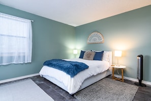 2 bedrooms, blackout drapes, iron/ironing board, travel crib - CaddyShack @ Pointe Royale Golf Village - Next to the Amazing Pools & Rec Area (Branson)