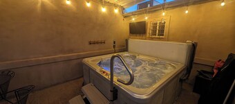 4 soverom OPPDATERT - Central Home - Boblebad, biljardbord, Fire Pit, soveplass til 10+