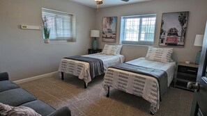 5 bedrooms, desk, iron/ironing board, free WiFi - 5 Bed UPDATED Home - Hot Tub, Fire Pits, Games, Bring the Whole Crew! Sleeps 14 (Tucson)
