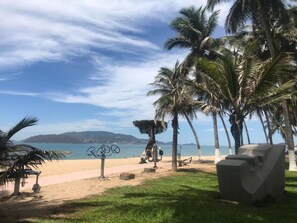 Beach nearby, white sand - Grand Beach Hotel (Nha Trang)