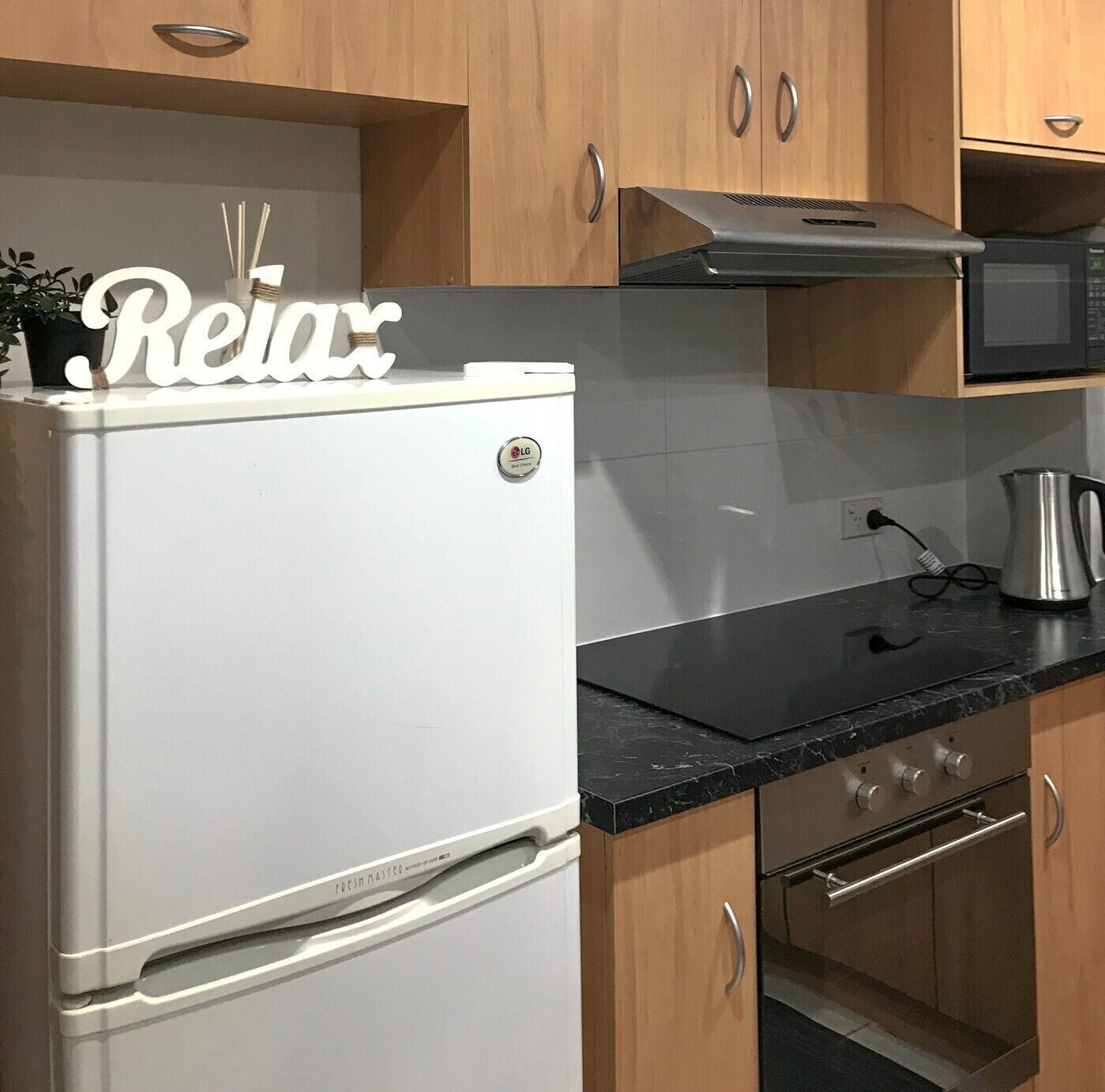 Spacious, 2BR modern apartment on Melbourne St-  Perfect location Free WIFI, 