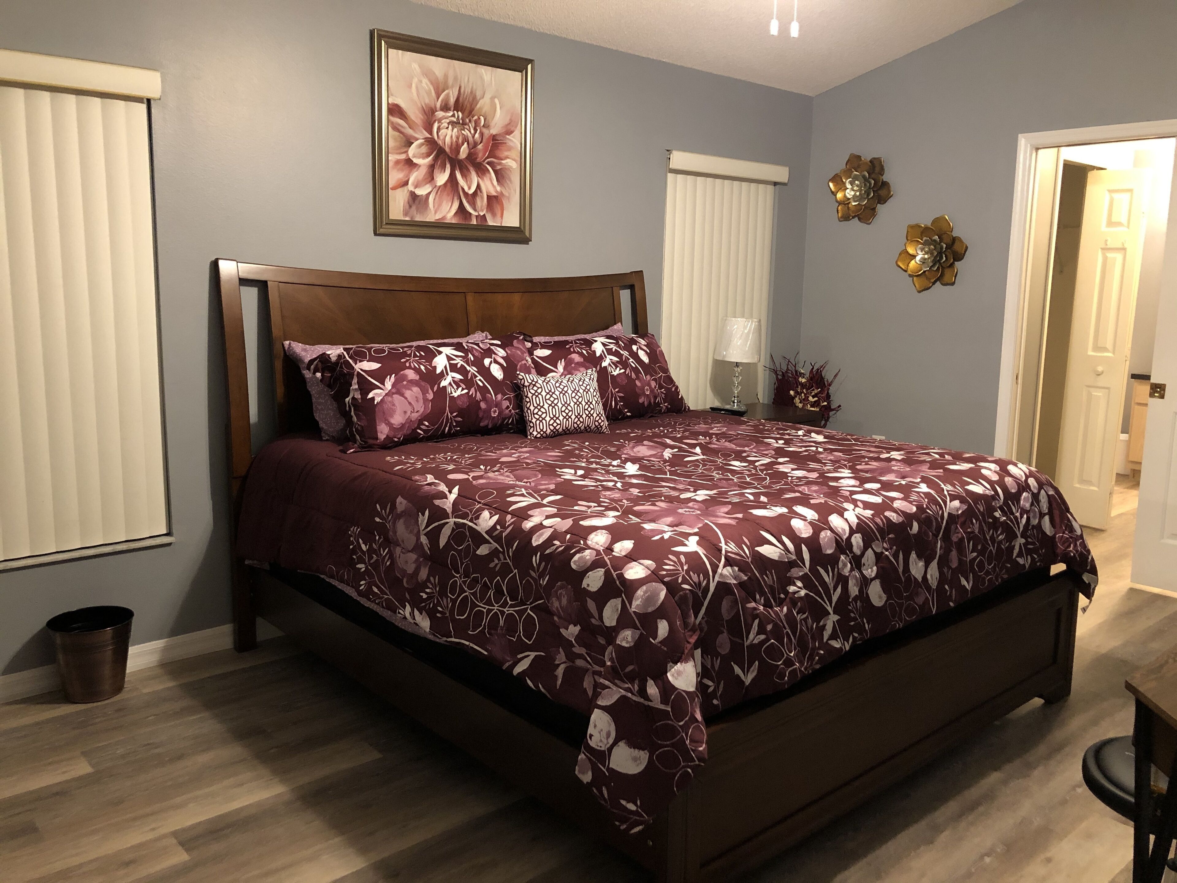 3 habitaciones, escritorio, tabla de planchar con plancha y wifi gratis 