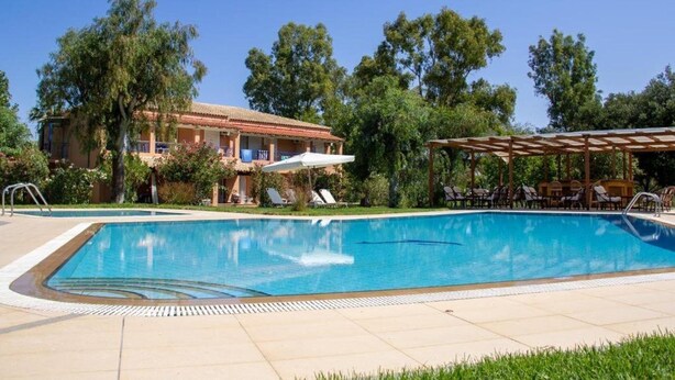 Utendørsbasseng