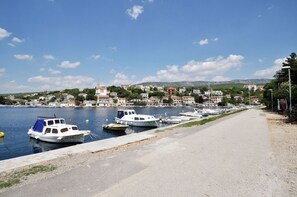 Marina - Apartment in Jadranovo with Seaview, Terrace, Air condition, WIFI (4881-1) (Jadranovo)