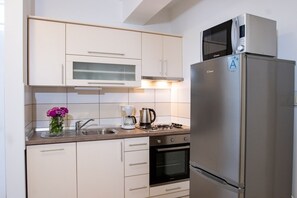 Fridge, microwave, oven, stovetop - Apartment in Lopar with Terrace, Air condition, WIFI, Washing machine (4885-4) (Lopar)