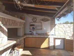 ثلاجة، ميكروويف، فرن، غسالة أطباق