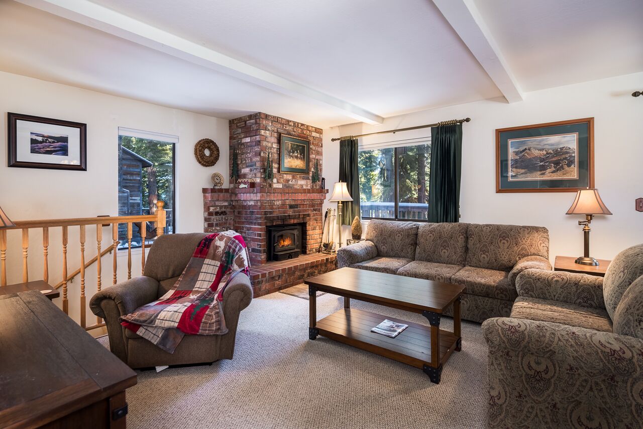 Garage, Wood Fireplace, Fenced and Pet Friendly, Large Master - "Serendipity"