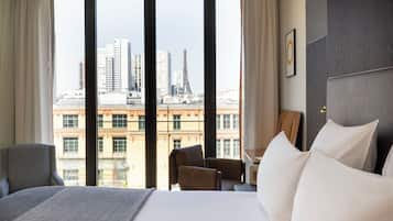Deluxe Tek Büyük Yataklı Oda (Grise vue Tour Eiffel) | 1 yatak odası, kaliteli yatak takımı, yastık yüzeyli yatak, minibar