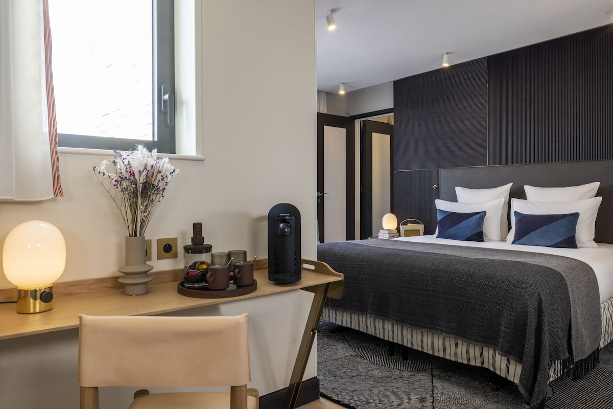 Suite, Garden View | 1 bilik tidur, peralatan tempat tidur premium, tilam berlapik, bar mini
