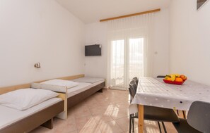 1 Schlafzimmer, Reisekinderbett, kostenloses WLAN, Bettwäsche