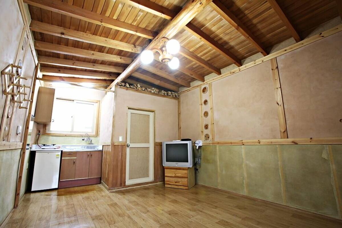 Room (Mud 2) | Individually decorated, individually furnished