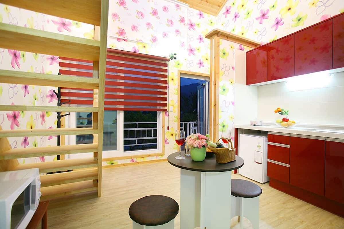 Habitación (Happy Red) | Decoración personalizada y muebles diferentes