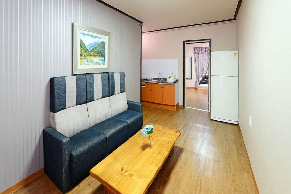 Room (Annex103)