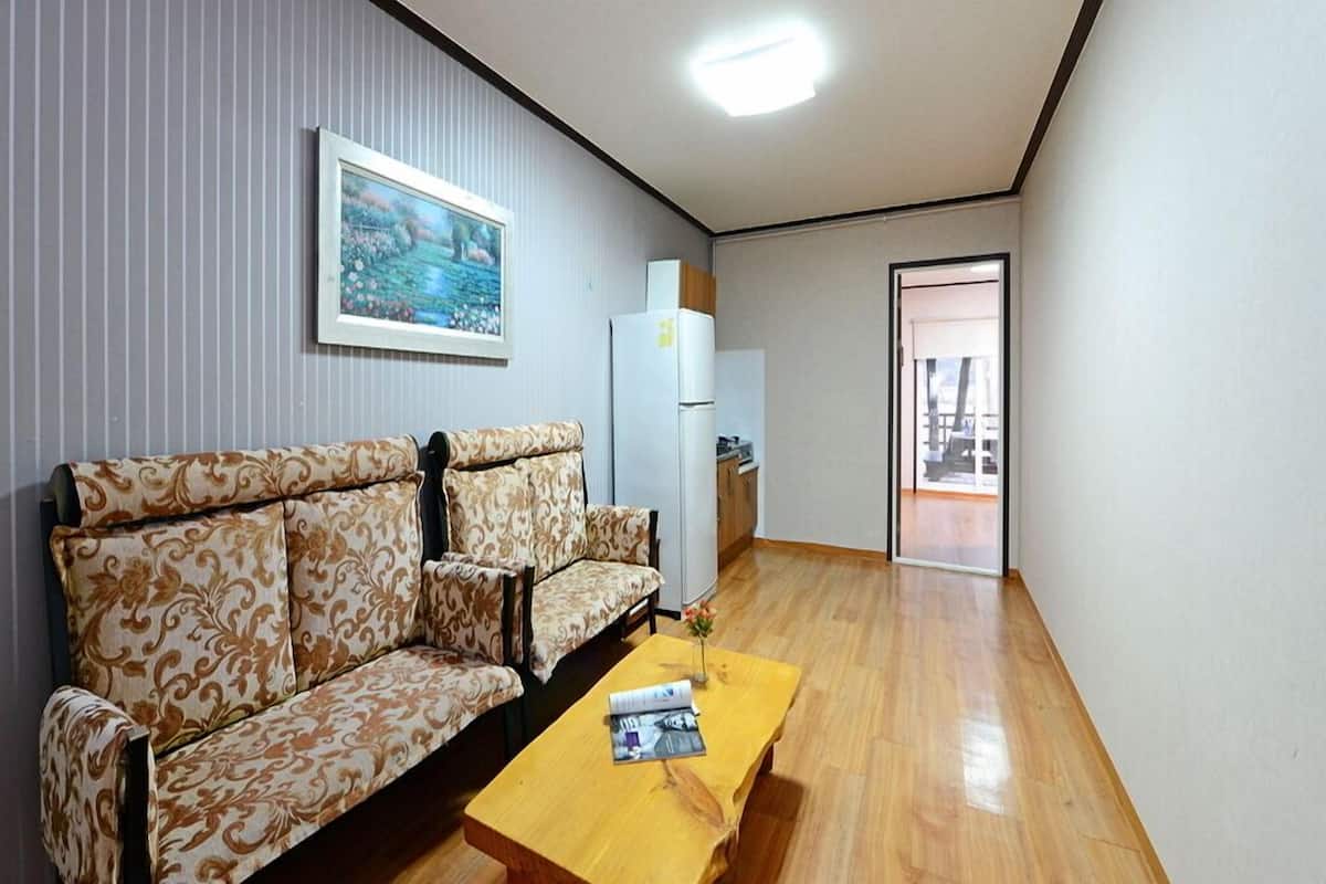 Room (Annex105)