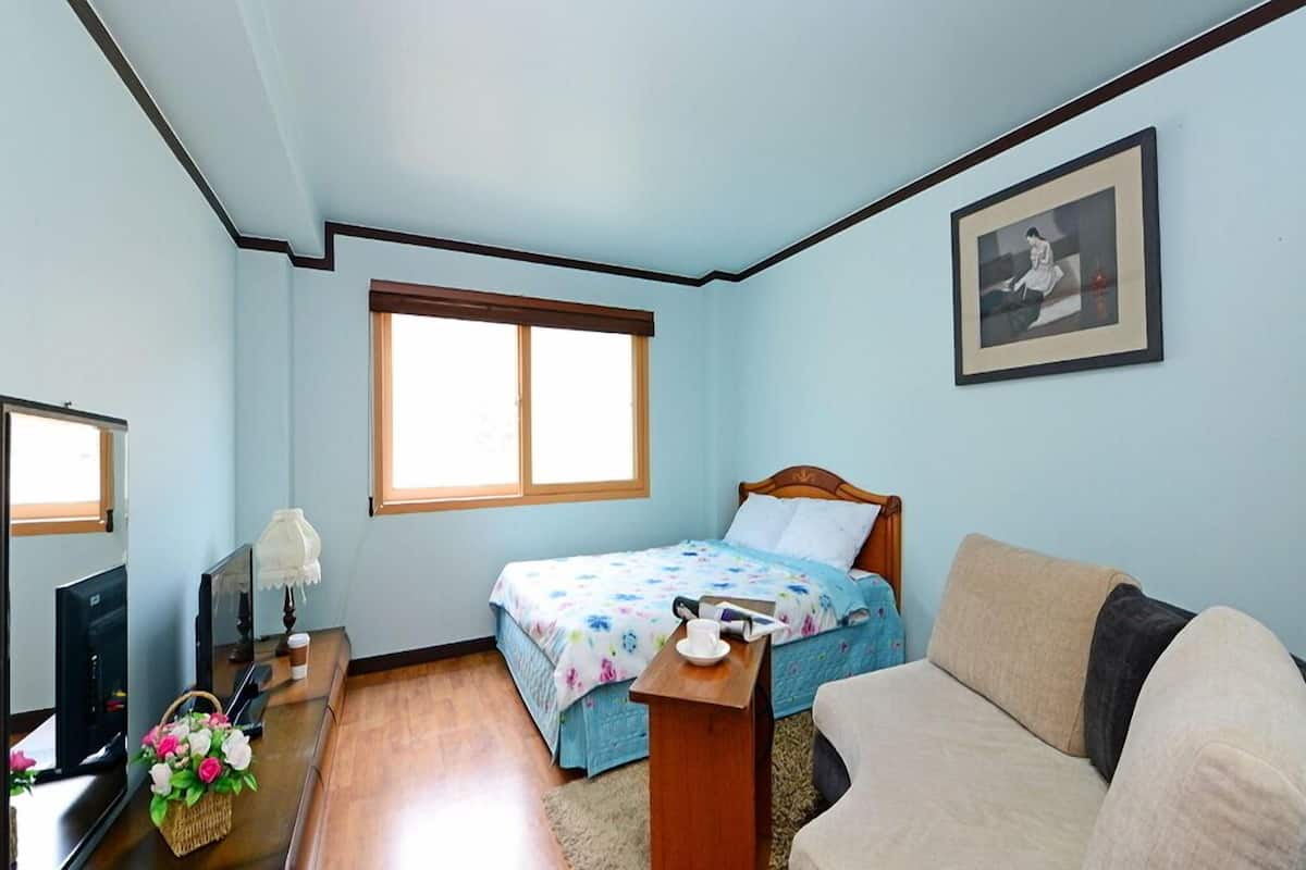 Room (Main building5)