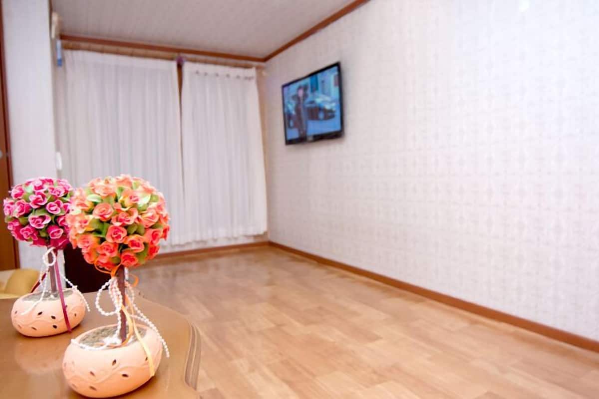 Room (Gold room)