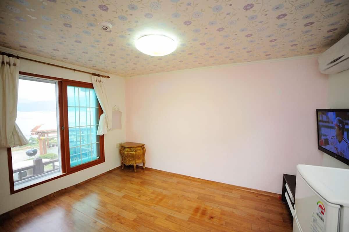 Room (Red room)