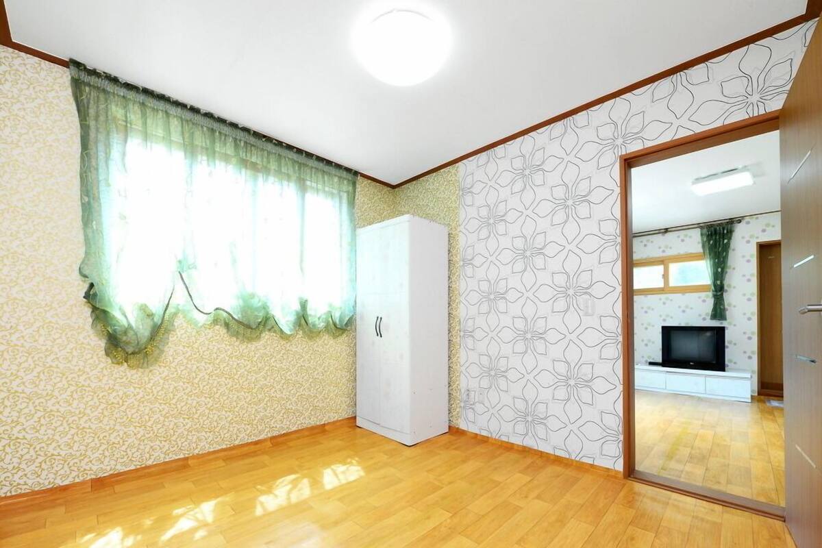 Room (Soogeum and Biffa) | Individually decorated, individually furnished