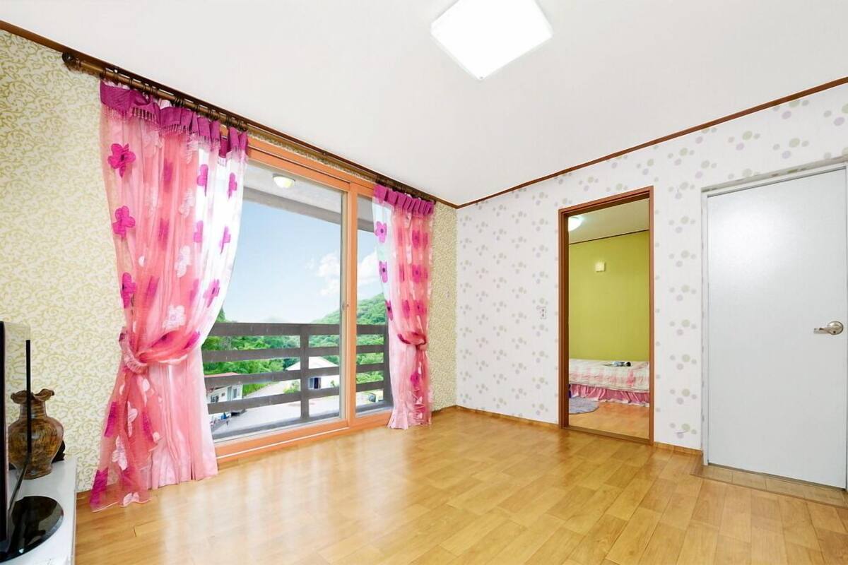 Room (Wisdom and Knowledge) | Individually decorated, individually furnished