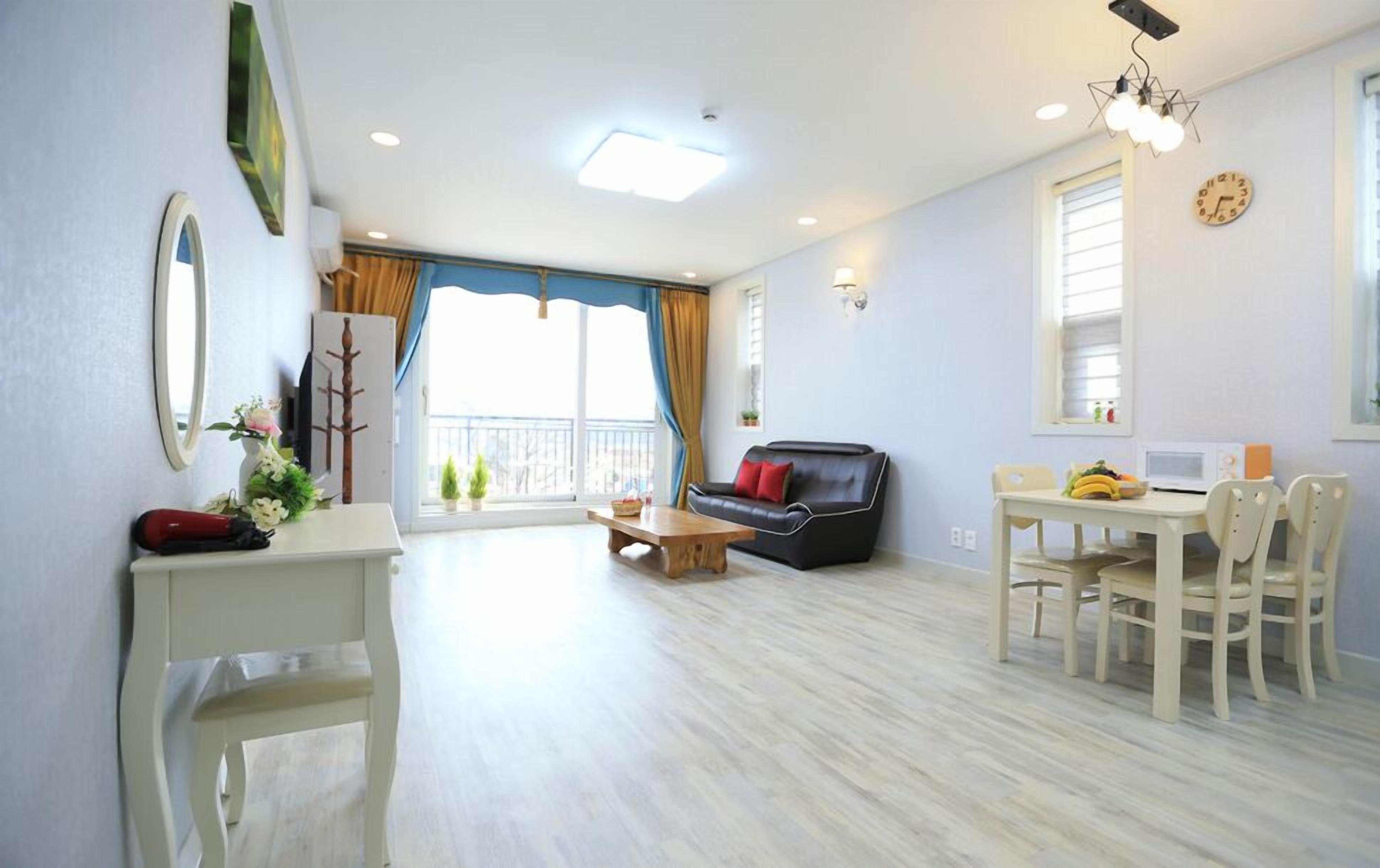 Kamar (201(Studio))