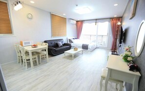 Room (304(Studio+Bed))