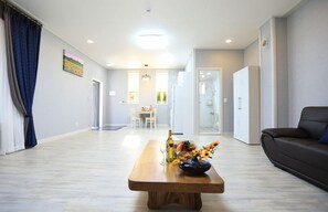 Rum (101(Group room))