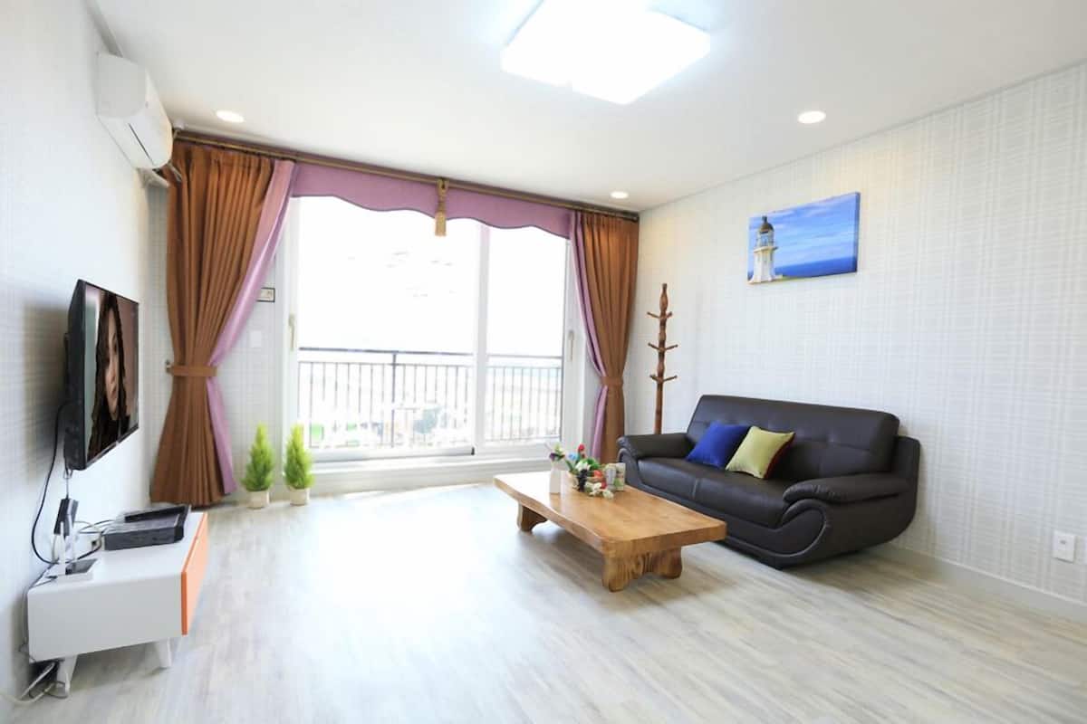 Room (302(Two room+bed))