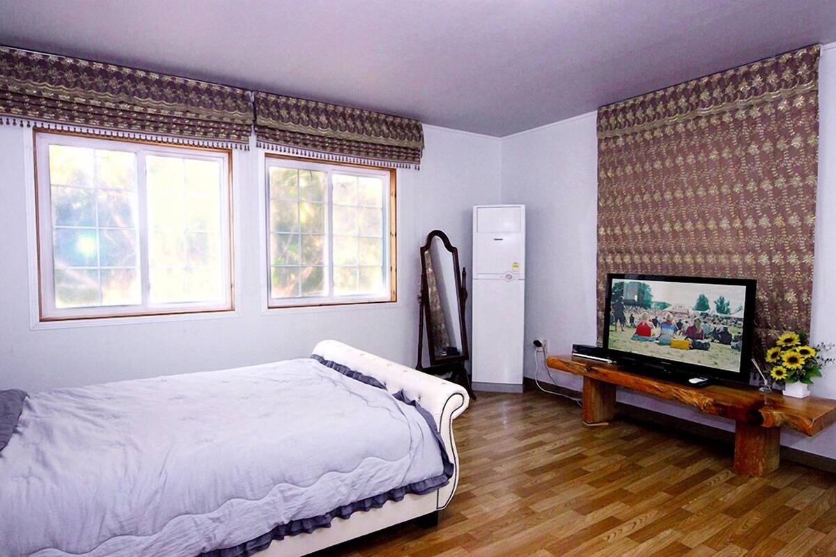 Room (Mareum Dal)