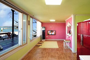 Kamar (S Arang Island)