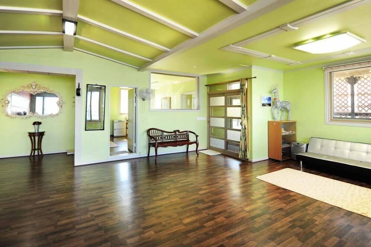 Room (Daemaemul Island) | Living room
