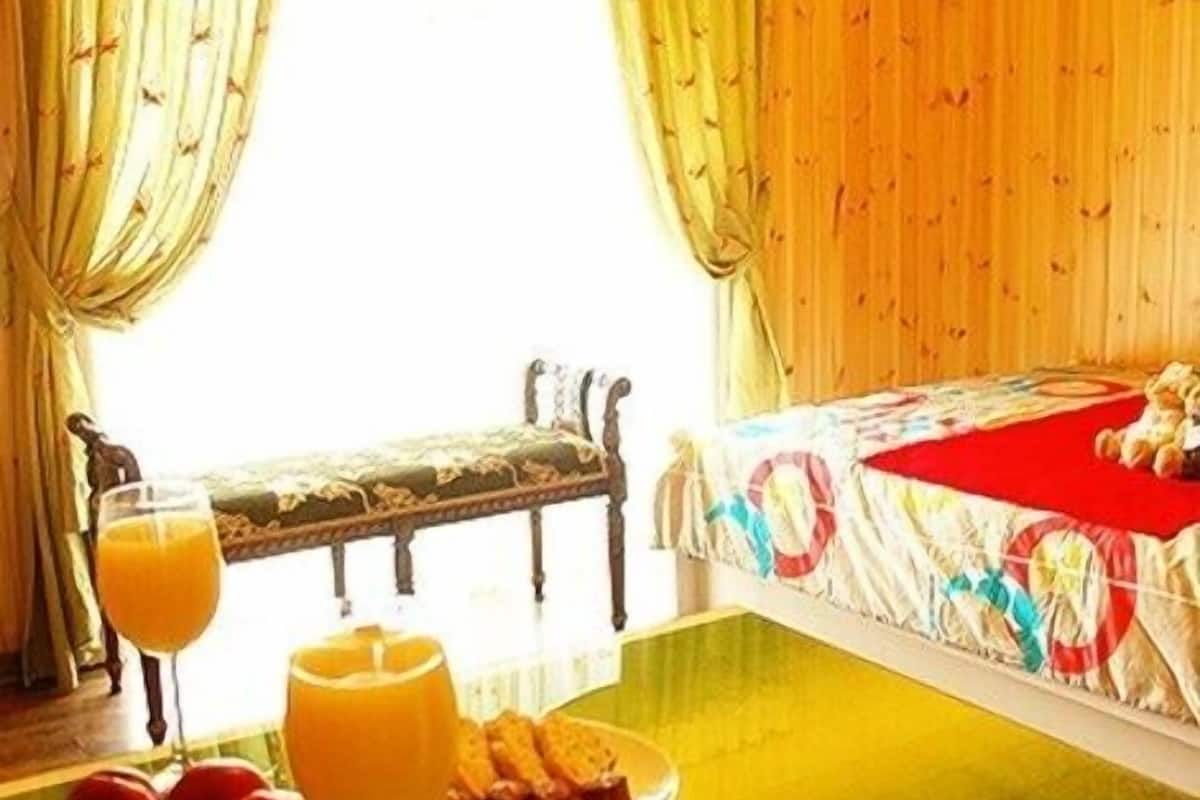 Room (Mocha) | Dihias secara berasingan, dilengkapkan perabot secara berasingan