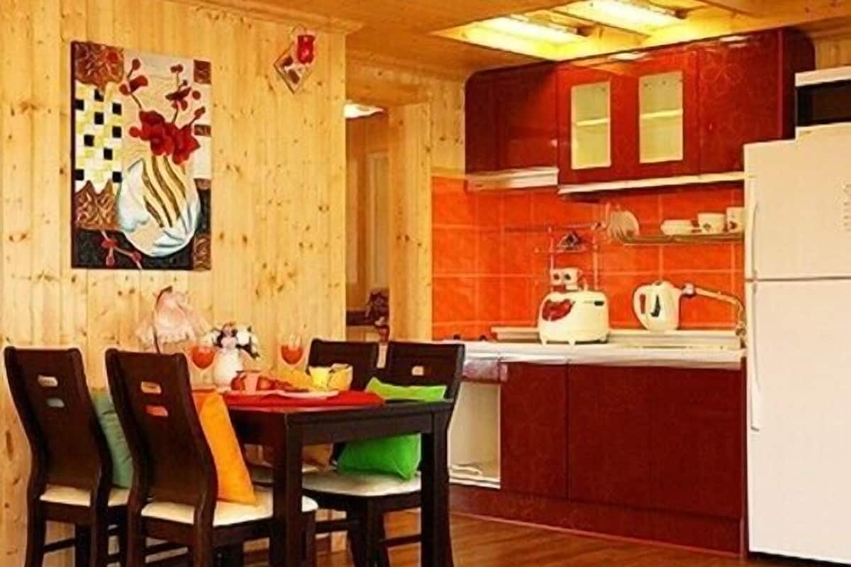 Room (cafe au lait) | Individually decorated, individually furnished