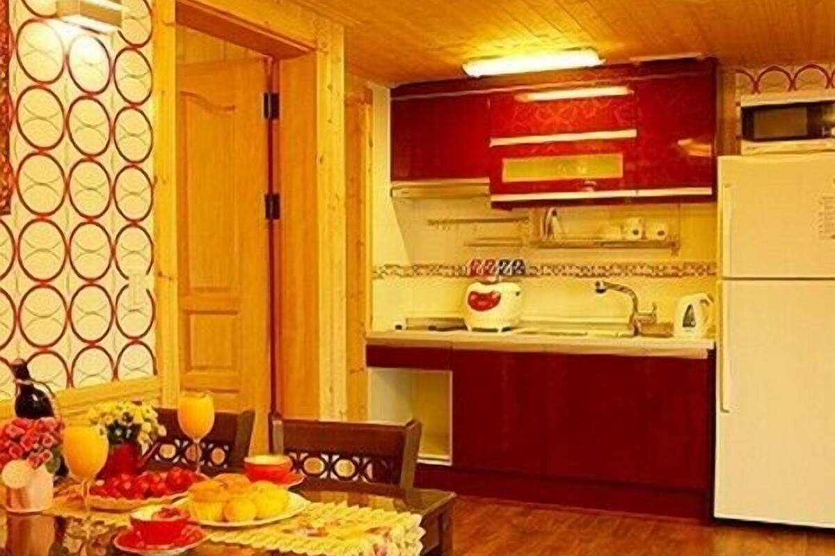 Room (Blue mountain) | Individually decorated, individually furnished