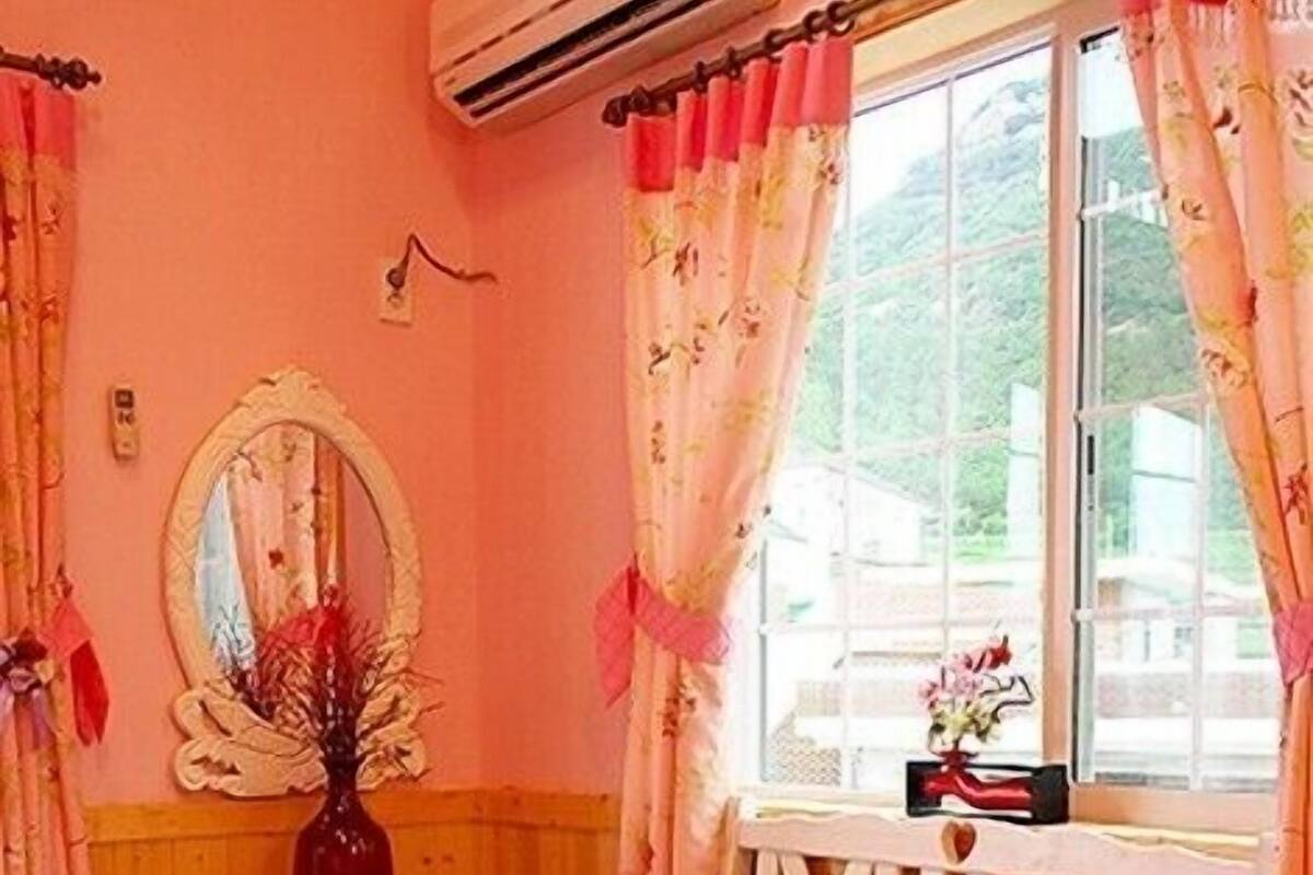 Room (Espresso) | Individually decorated, individually furnished