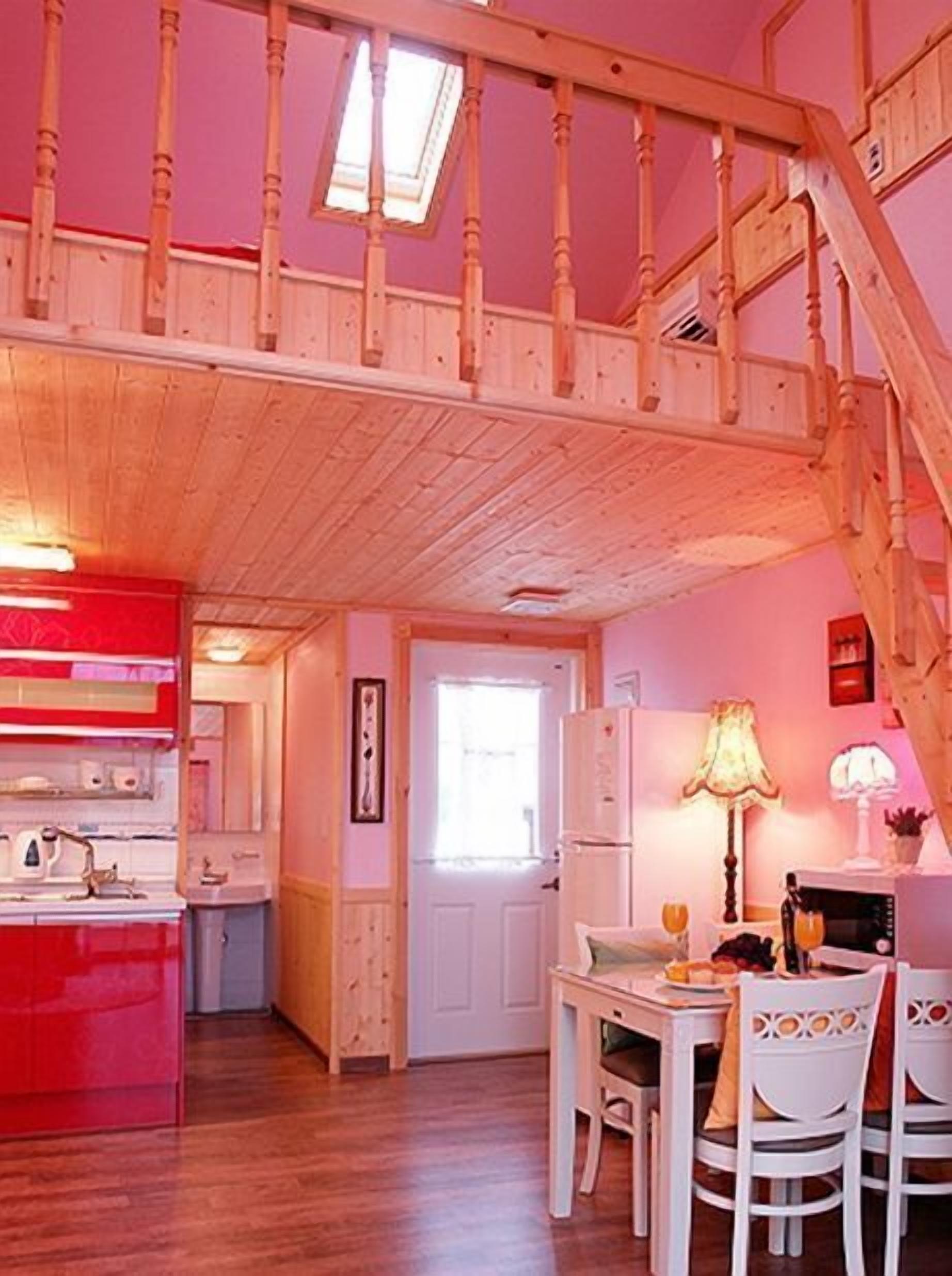 Room (Espresso) | Individually decorated, individually furnished