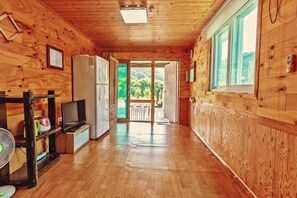 6 bedrooms - Across the Dotted Line (Wonju)