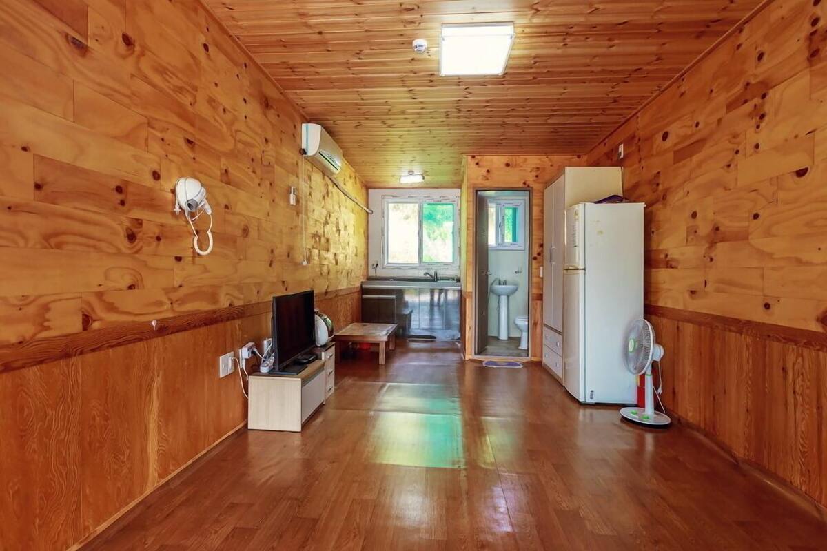 6 bedrooms