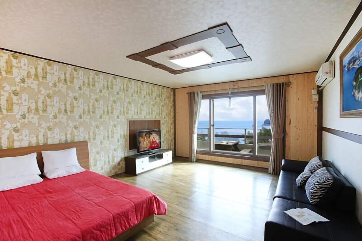 Room (No.3 Seungki)