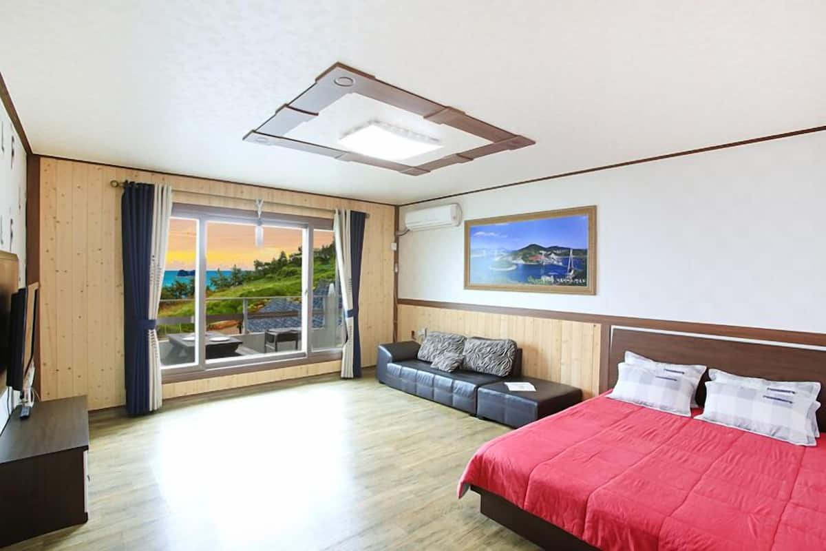 Room (No.4 Soogeun)