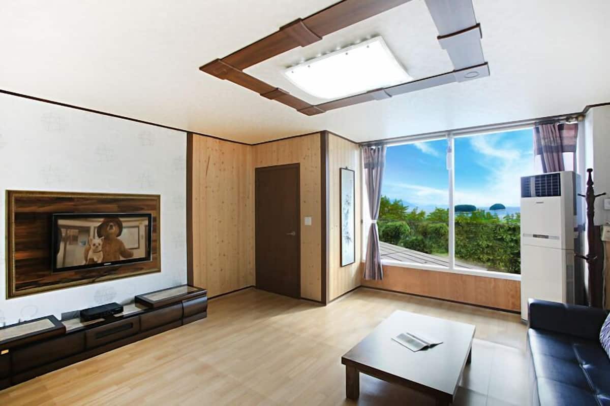 Room (No.1 Hodong)