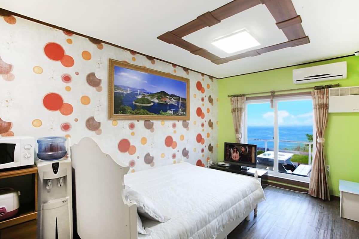 Room (Hope"s Room)