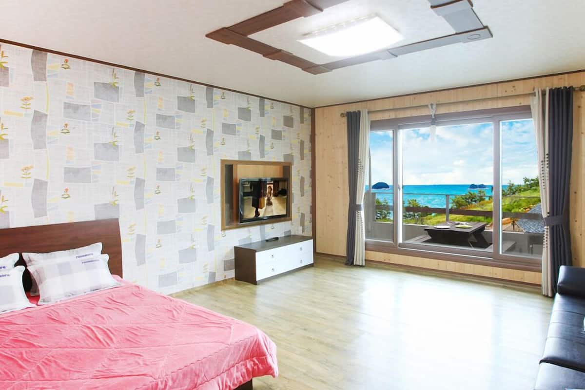 Room (No.5 Jiwon)