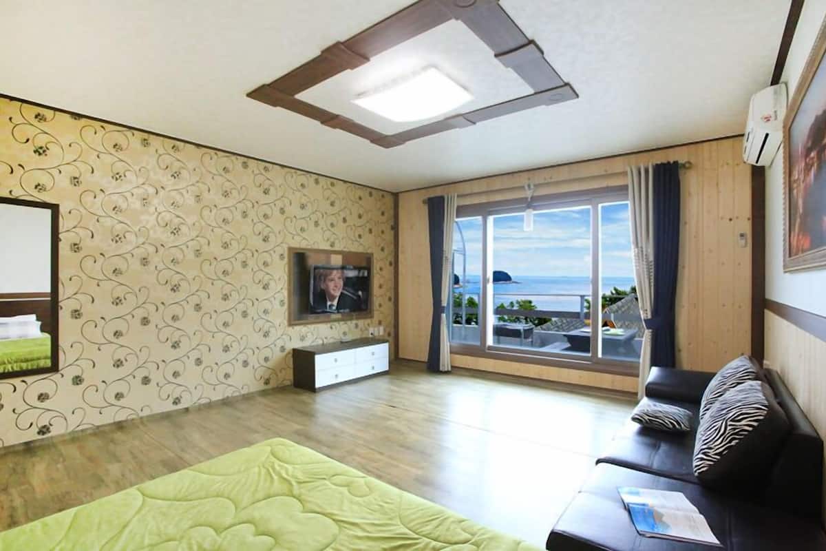 Room (No.6 Sanggeun)