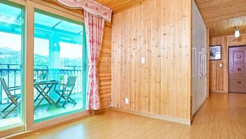 Room (Family Room 2)