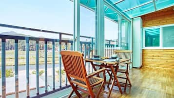 Room (Family Room 2)