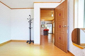 Room (Family Room 2)