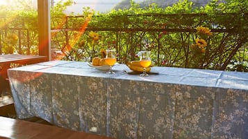 Room (Family Room 1)