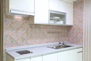 Kamar (203(2F)) | Didekorasi berbeda-beda dan dilengkapi dengan perabotan berbeda-beda